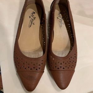 Pointed womens laser cut Flats